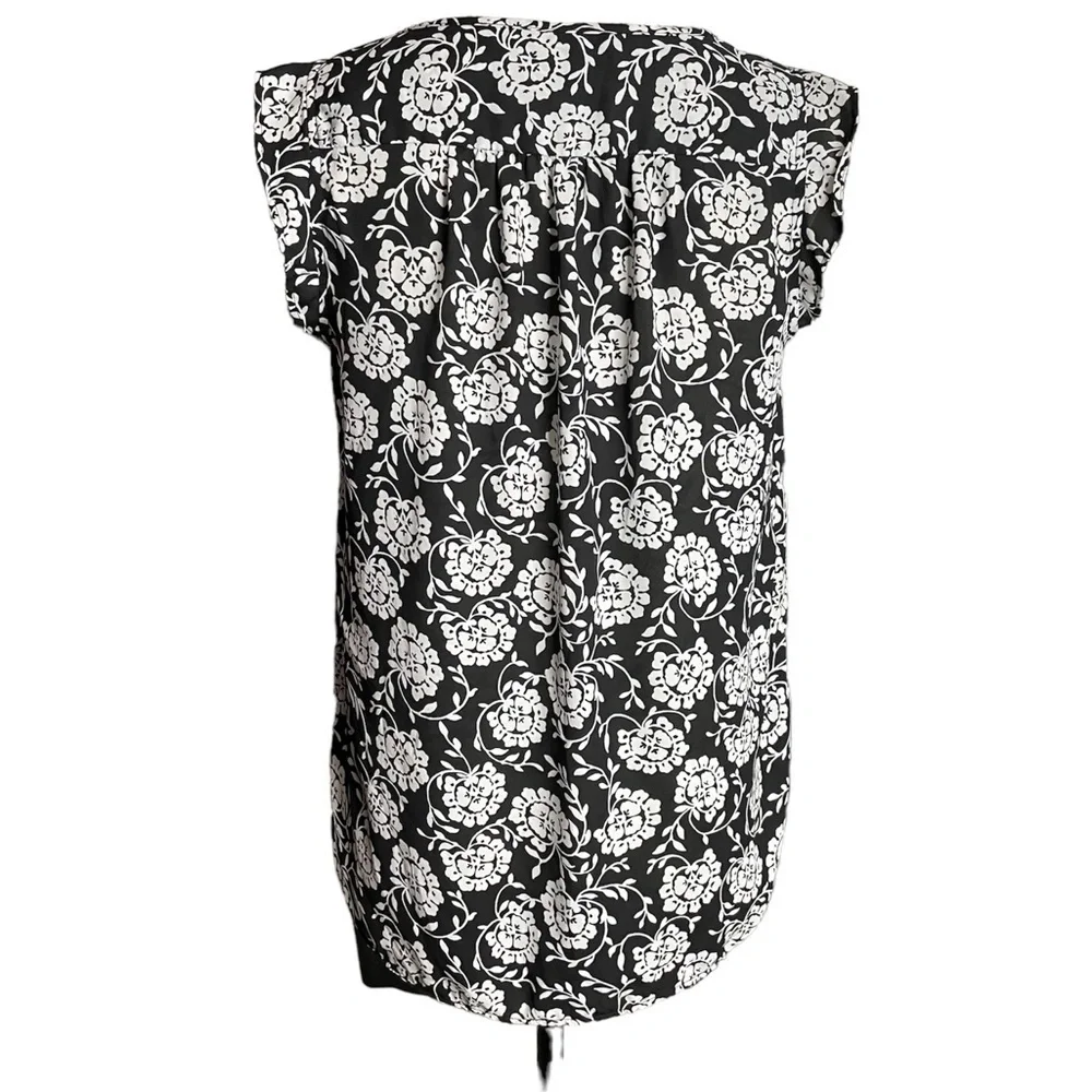 Loft floral blouse black white pattern lightweight sleeveless shirt career small